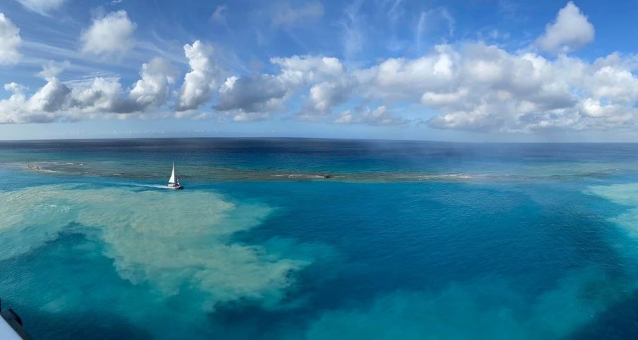 turquoise blue ocean in Nassau